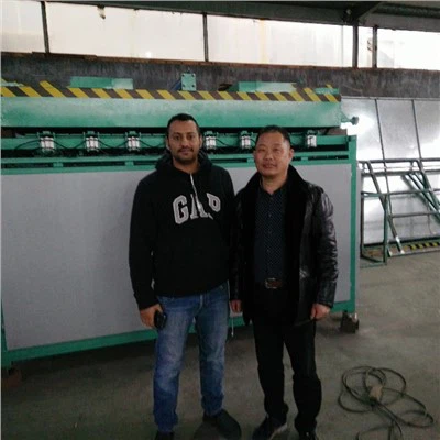 Stroj za termičko vakuumsko oblikovanje